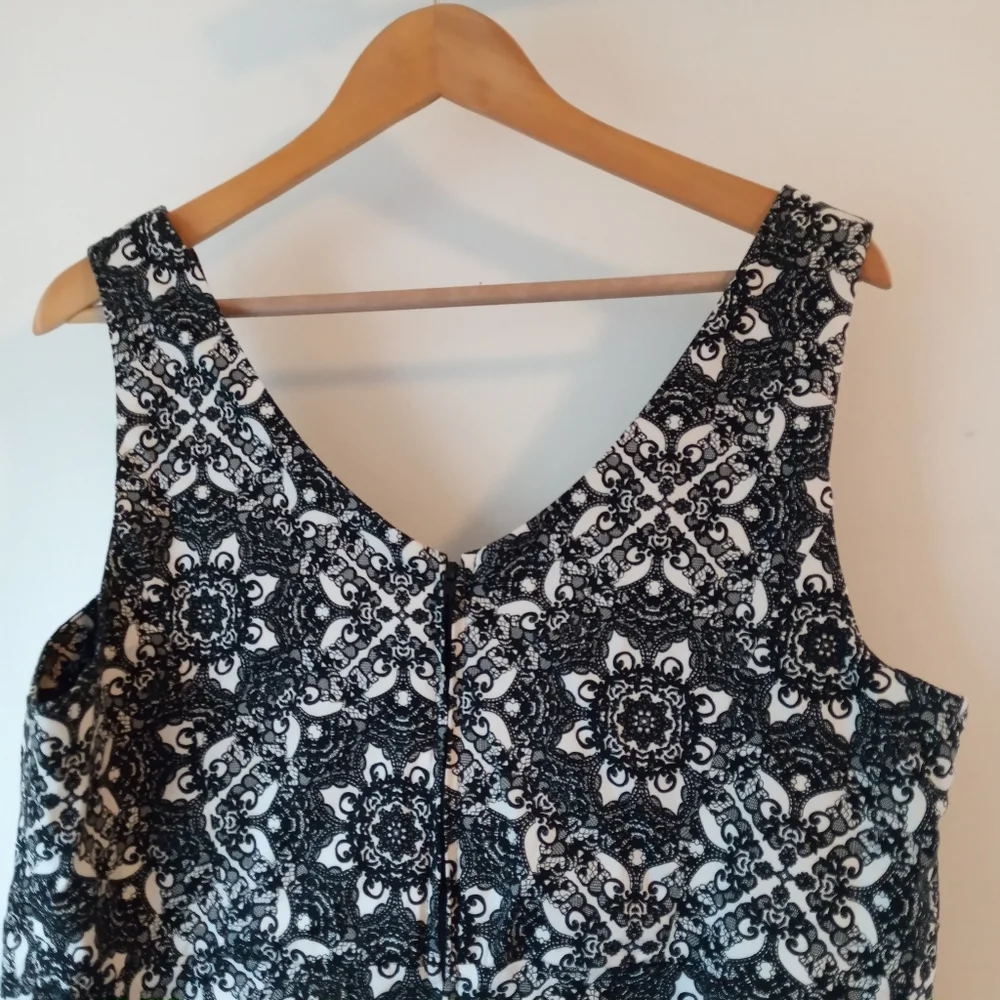 Torrid 0X Lace Print Sateen Peplum Top - Picture 9 of 11